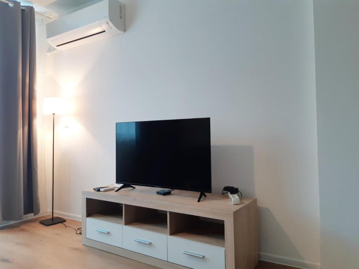 Huge Apartment With A Parking Space In The Same Building Sofia Exterior photo